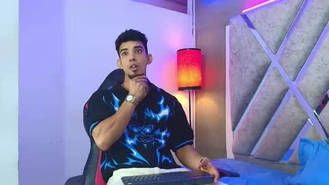 prince_arthur77 online show from June 7, 3:06 pm