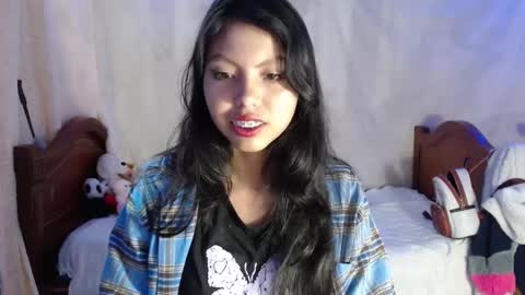  Elia  online show from November 20, 10:18 pm