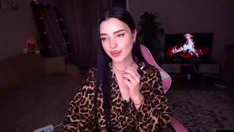 princessamira1 online show from April 1, 1:41 pm