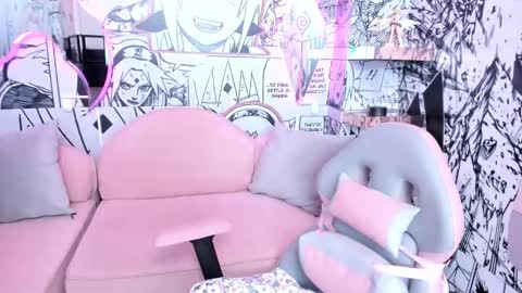 Snapshot of princesslittle_4u chatting on February 14, 4:31 pm online show from February 14, 4:31 pm