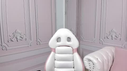 Snapshot of princesslittle_4u chatting on February 12, 10:14 am online show from February 12, 10:14 am