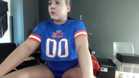 Krystle online show from December 2, 3:09 pm