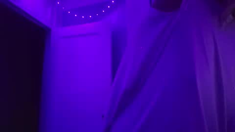 puddled_wonderland online show from September 22, 2:37 am