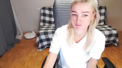 Polly online show from December 1, 1:20 pm