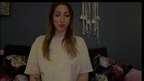 Isabelle online show from April 2, 6:48 pm