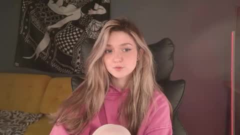 Bella online show from May 20, 1:57 am