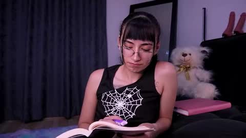 Alynn online show from March 17, 5:45 am