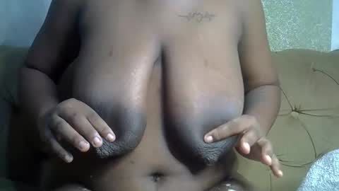 queeen online show from February 6, 10:19 am