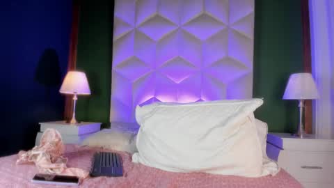 Queen Violet online show from October 18, 9:08 pm