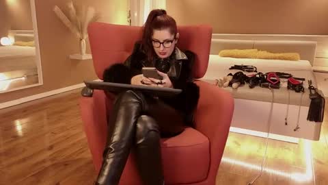 Snapshot of queen_manifest chatting on February 23, 10:49 am Mistresss Manifest online show from February 23, 10:49 am