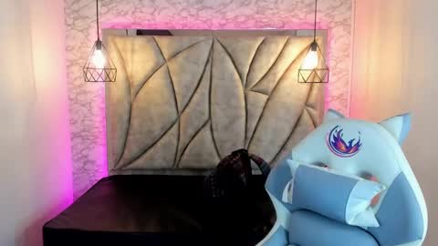   online show from February 13, 12:00 pm