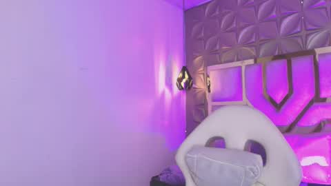   online show from March 25, 12:01 pm