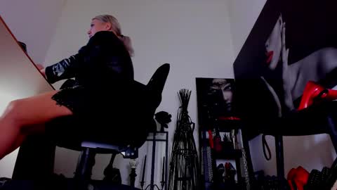 Misscatsnow online show from February 2, 3:04 am