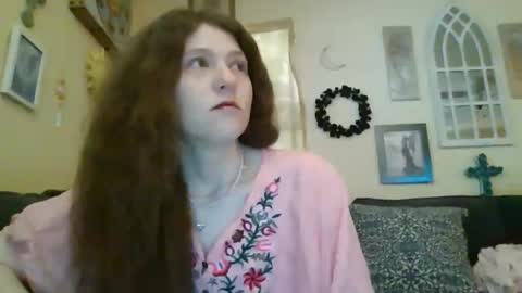 queencrimsonlvx online show from April 18, 7:58 pm