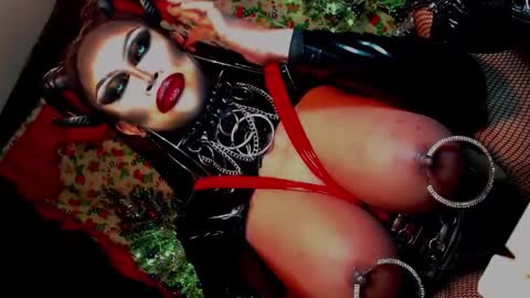 Wanda Luna online show from January 2, 12:45 am