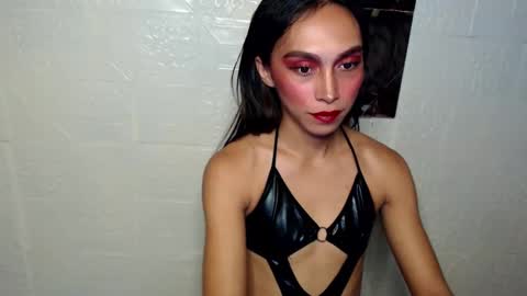 just call me QUEEN and ill be there online show from February 12, 6:40 pm