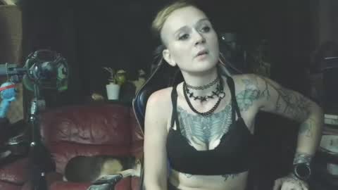 Queen Frostbitten online show from September 26, 3:36 am