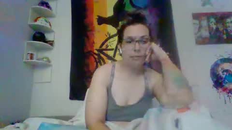 queenkriss97 online show from October 4, 1:03 am