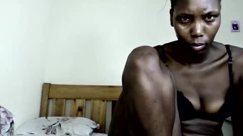 queenluxee online show from February 18, 1:33 pm