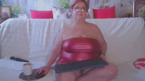 Snapshot of queenpammy chatting on February 14, 9:24 am QueenPammy online show from February 14, 9:24 am