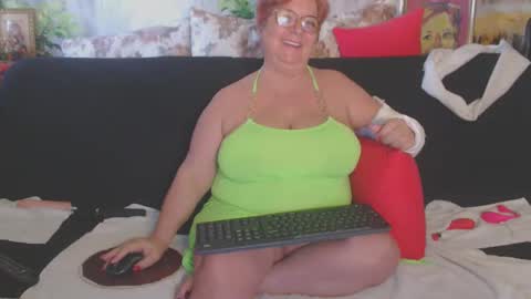 Snapshot of queenpammy chatting on March 6, 1:14 pm QueenPammy online show from March 6, 1:14 pm