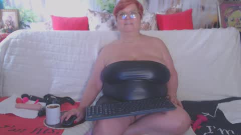 Snapshot of queenpammy chatting on February 18, 10:27 am QueenPammy online show from February 18, 10:27 am