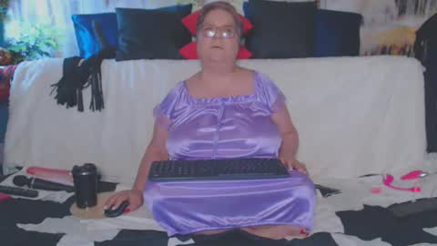 QueenPammy online show from April 16, 5:51 am