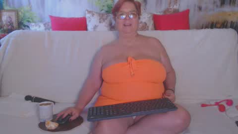 Snapshot of queenpammy chatting on February 11, 1:51 pm QueenPammy online show from February 11, 1:51 pm
