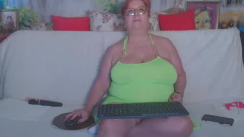 Snapshot of queenpammy chatting on February 21, 9:34 am QueenPammy online show from February 21, 9:34 am