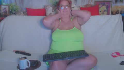 Snapshot of queenpammy chatting on February 21, 12:39 pm QueenPammy online show from February 21, 12:39 pm