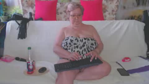 Snapshot of queenpammy chatting on September 9, 1:33 pm QueenPammy online show from September 9, 1:33 pm