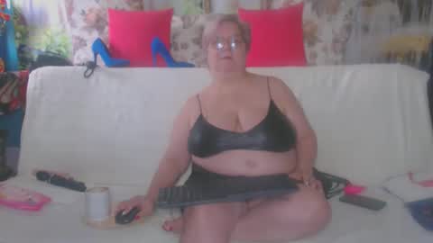 Snapshot of queenpammy chatting on September 22, 7:56 am QueenPammy online show from September 22, 7:56 am