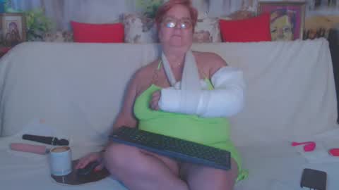 Snapshot of queenpammy chatting on February 25, 1:21 pm QueenPammy online show from February 25, 1:21 pm