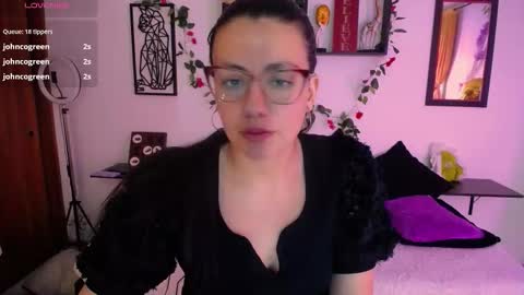 queenrose94 online show from March 6, 5:45 pm