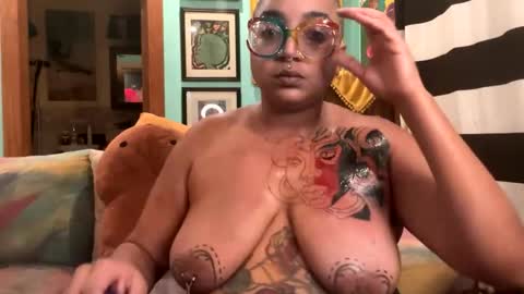 Queen Hilarity online show from March 1, 3:11 am