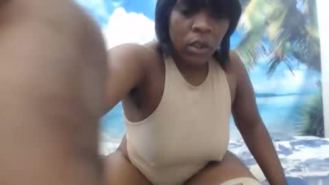 Snapshot of queenteex69 chatting on January 19, 12:28 pm TEE online show from January 19, 12:28 pm