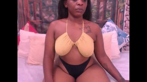 Snapshot of queenteex69 chatting on December 12, 6:57 am TEE online show from December 12, 6:57 am