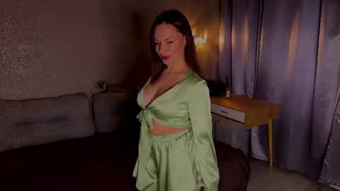 Lola online show from June 28, 3:08 pm