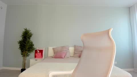 Leya online show from September 27, 10:35 am