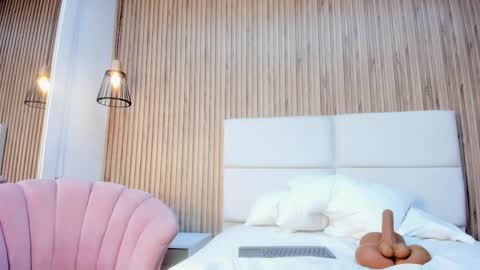 rachell_queenn1 online show from January 17, 3:32 pm