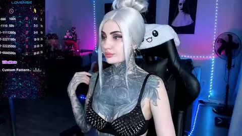  Miko Pleasee help me get 100 likes online show from February 19, 10:25 am