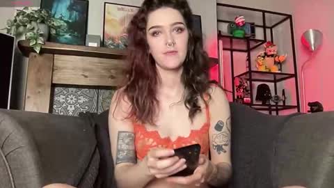 Rae online show from October 5, 6:04 pm