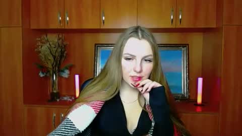 raspberry0101 online show from October 7, 2:35 pm