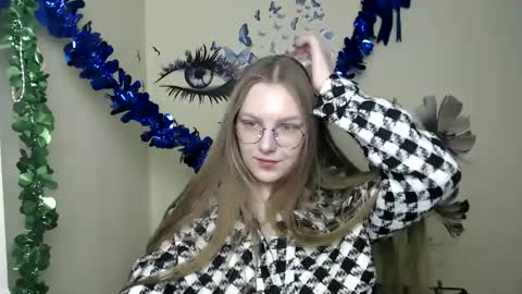 raspberry0101 online show from February 7, 5:40 pm