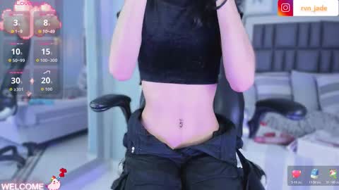 raven_jade_ online show from October 27, 7:25 pm