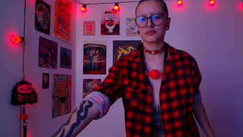 ravendarkness_ online show from February 20, 6:54 pm