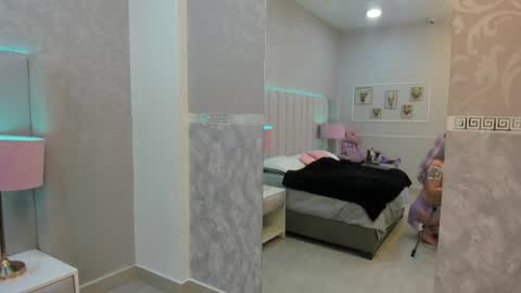 Ravenfox  online show from April 2, 3:58 am