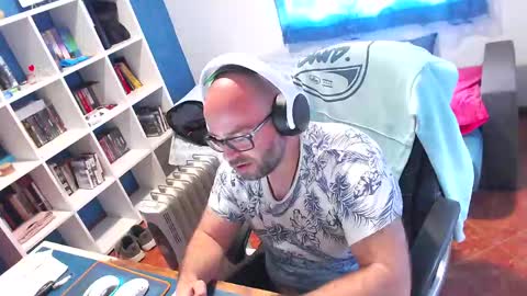 ravingr3d3 online show from April 15, 3:04 pm