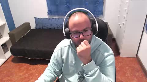 ravingr3d3 online show from November 9, 9:28 pm