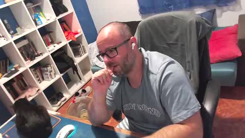 ravingr3d3 online show from June 1, 10:44 pm